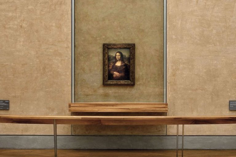 THE MONA LISA museum display case by Goppion