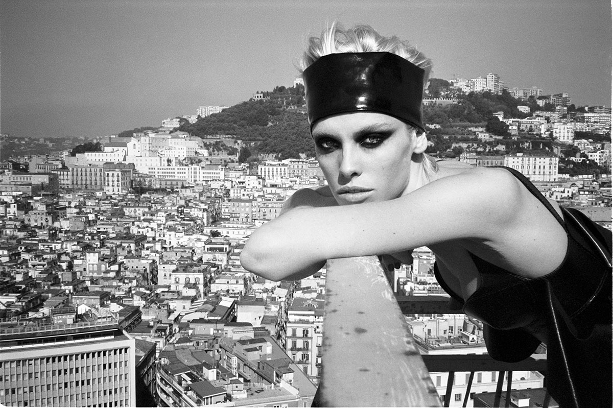 CORSET ALEXANDER MCQUEEN, COUTURE KAJAL EYE PENCIL NOIR ARDENT YVES SAINT LAURENT BEAUTÉ CAMERON MACCOOL 03