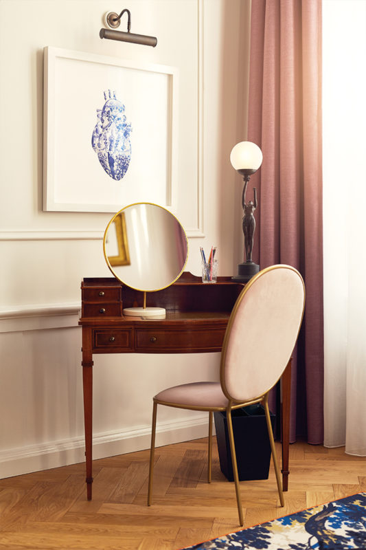 Pulitzer Suite Desk 1