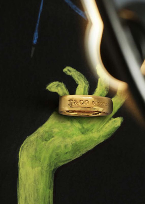 TIFFANY 1837® MAKERS MEDIUM SLICE RING IN 18K GOLD, 6.7 MM WIDE. IMAGE TOMMASO MARINIELLO