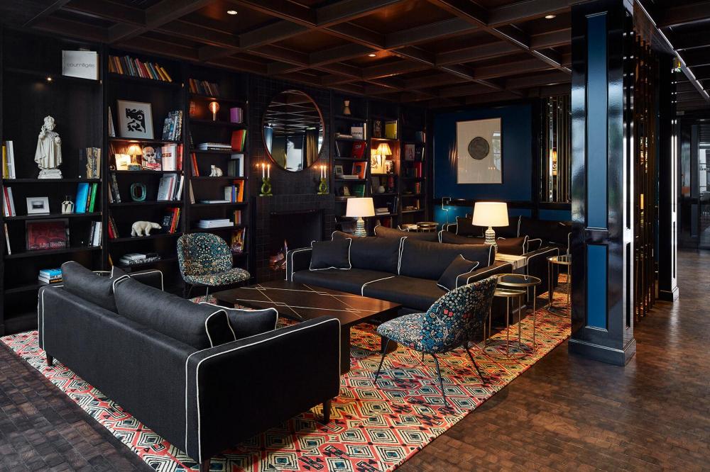 HALL AT HOTEL LE ROCHE