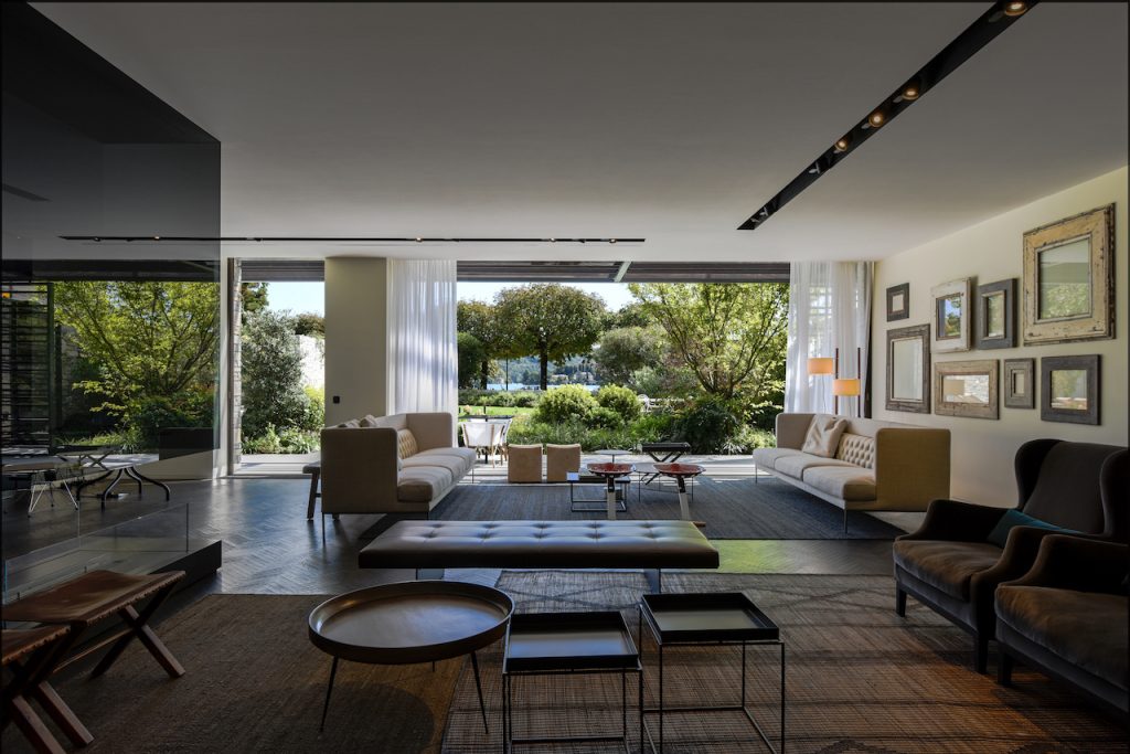 Casa Fantini Garden side lounge