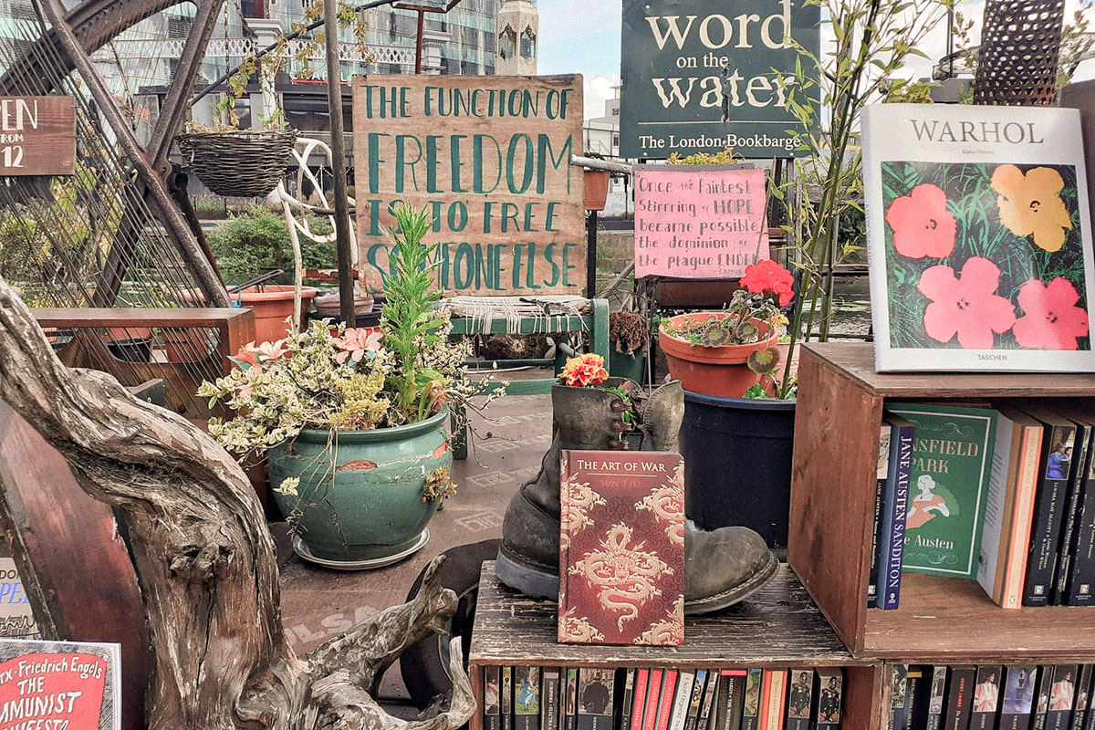 BOOKSHELVES ON THE BARGE