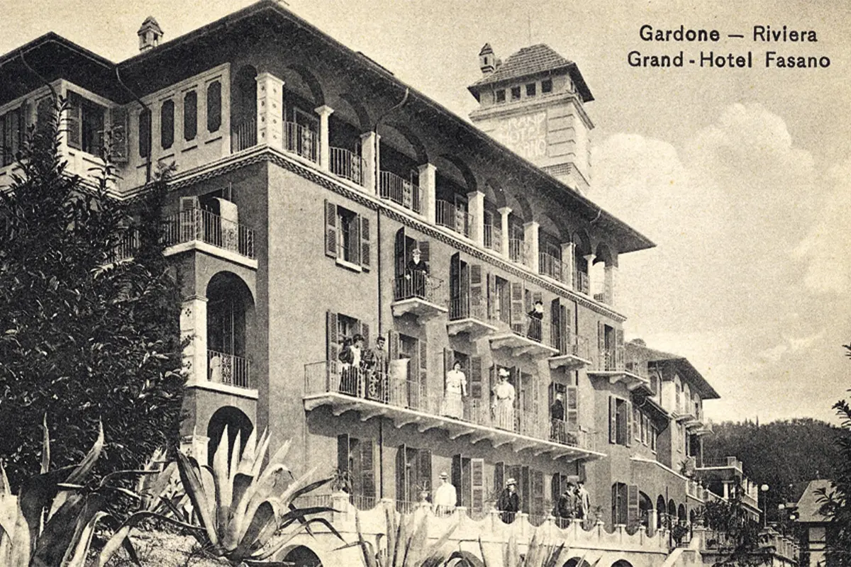 1/12 Historic postcard of Grand Hotel Fasano