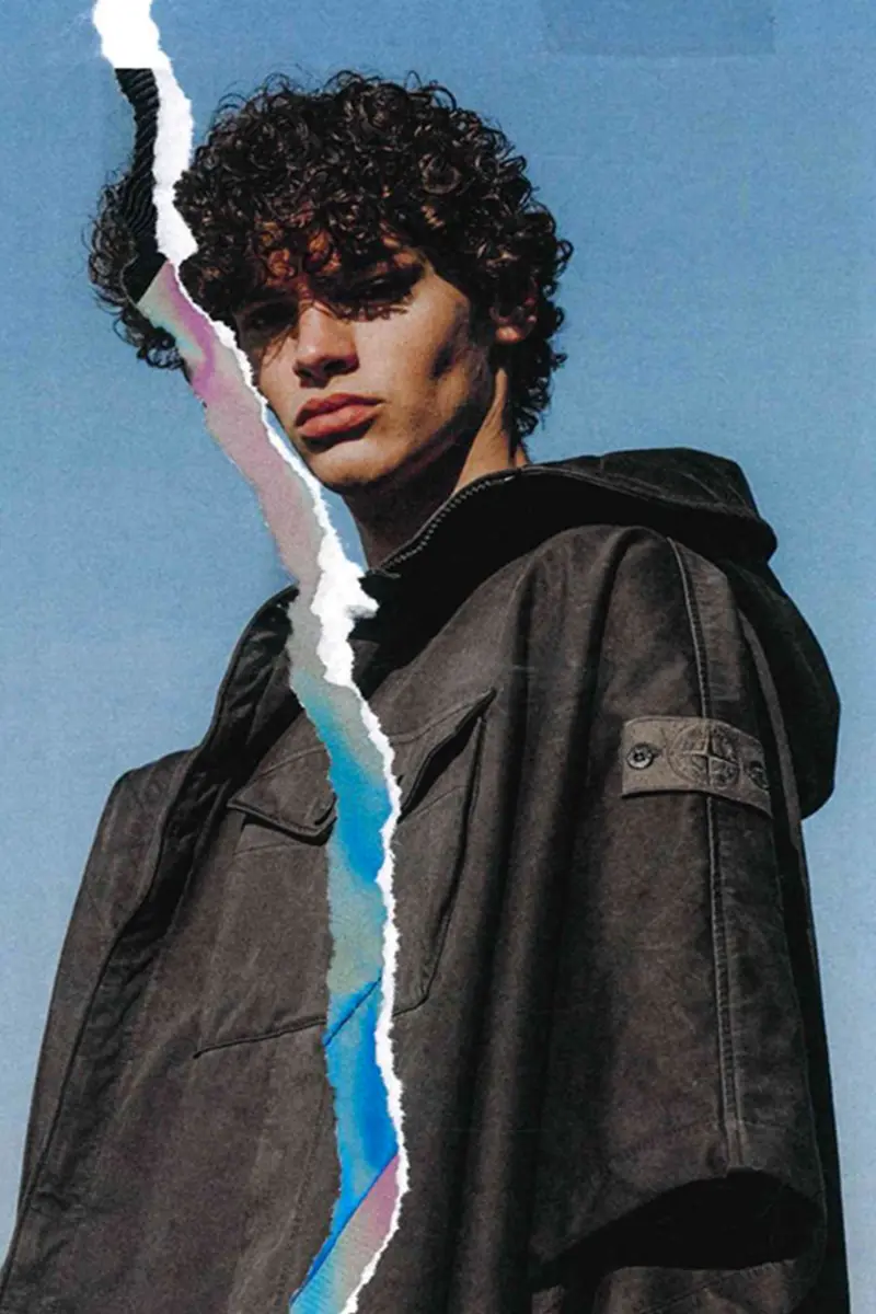 6/6 Hooded cape, with a military look, in Double Rubber satin by Stone Island, styling Alessandra Mastantuoni, ph. Alessandro Lo Faro