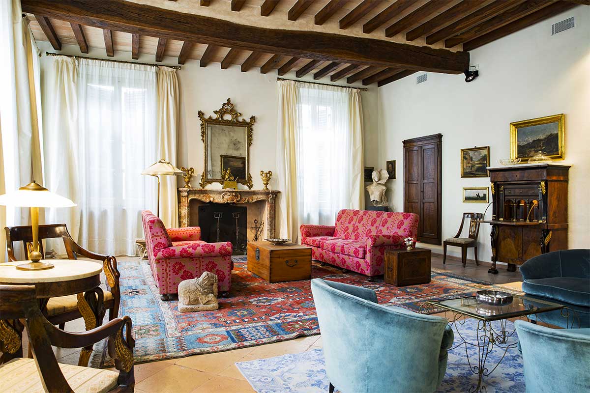 Al Battistero D’Oro is a Bed & Breakfast Boutique located in an eighteenth-century private house