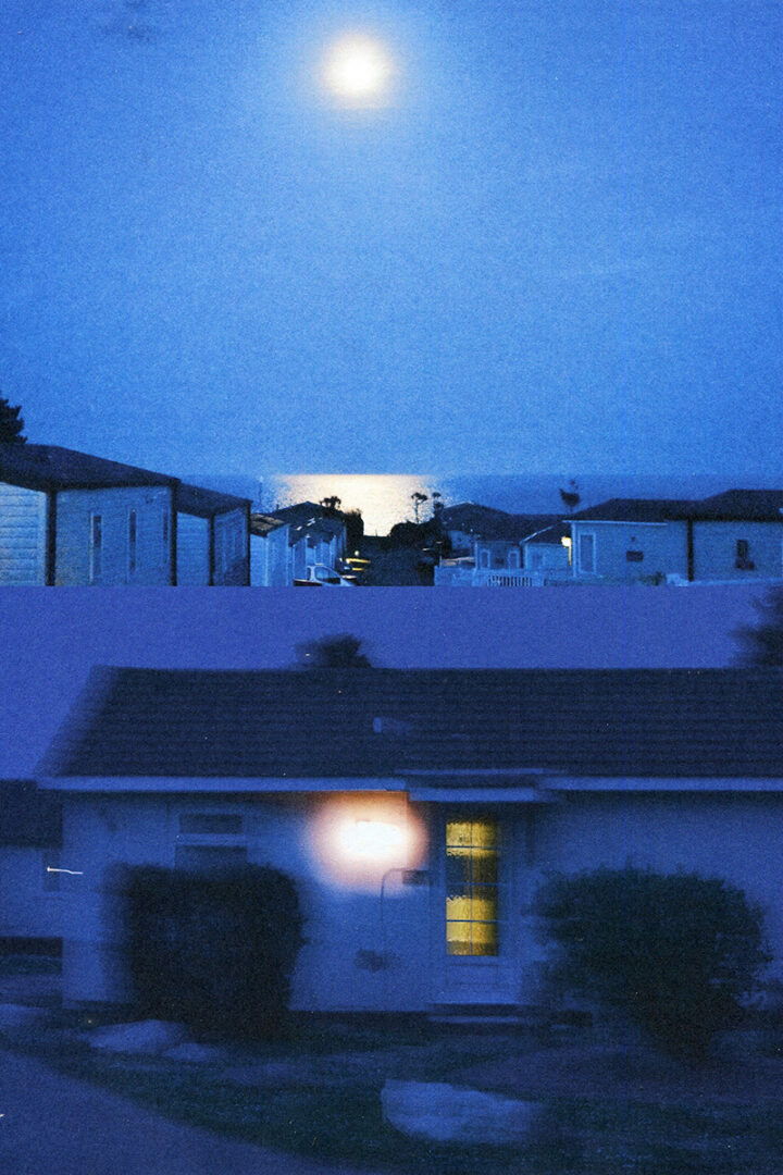 Lampoon, Blue night, sea and moon. Photography Jana Sojka