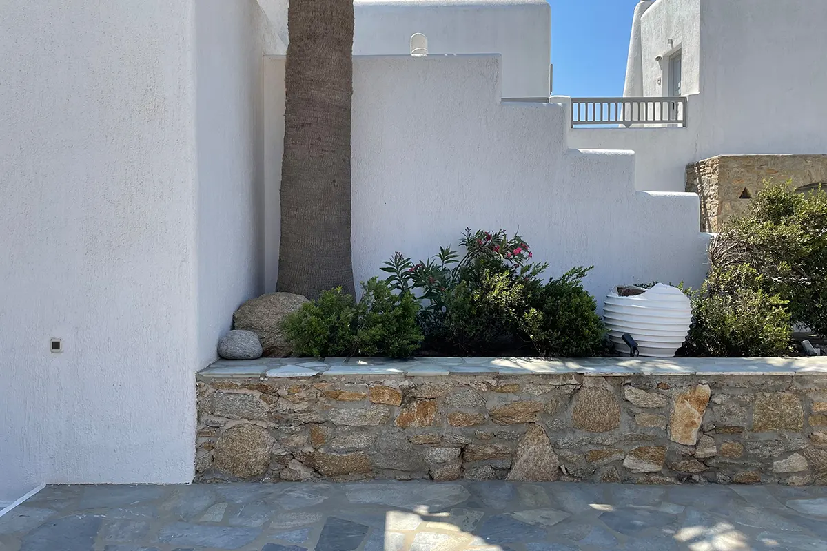 Soho Roc House, Mykonos, local tradition and architecture