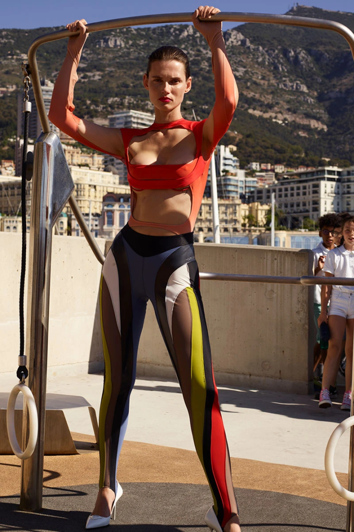 Top and leggings Mugler, shoes Prada