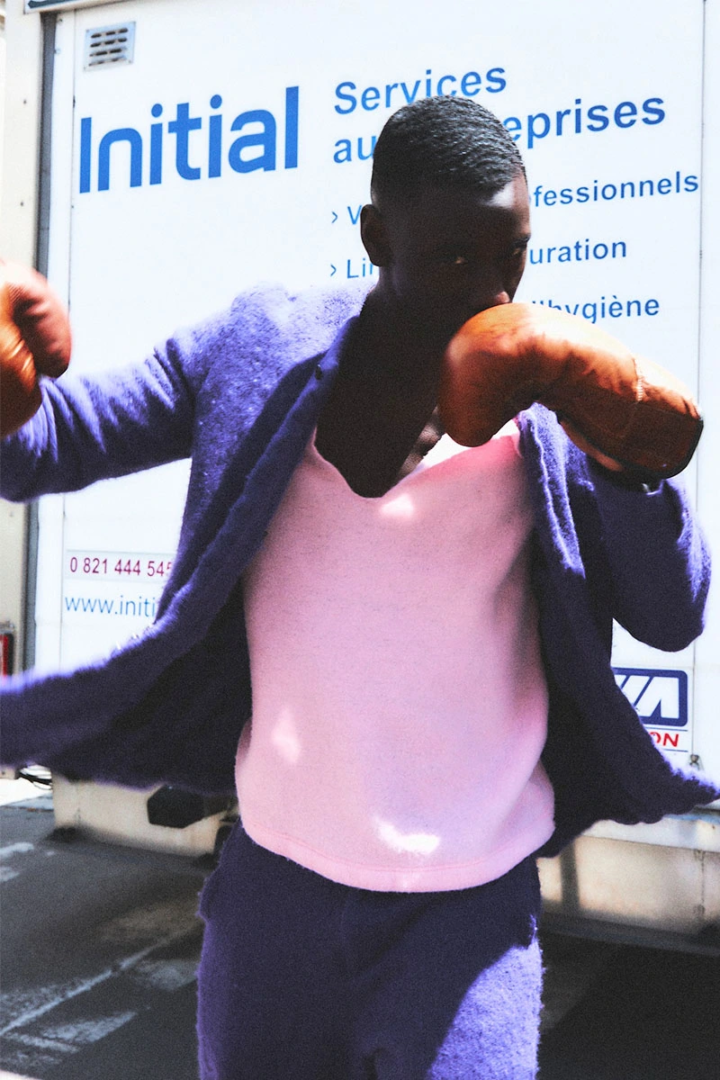 Total look Comme Des Garçons. Photography Pauline Scotto di Cesare