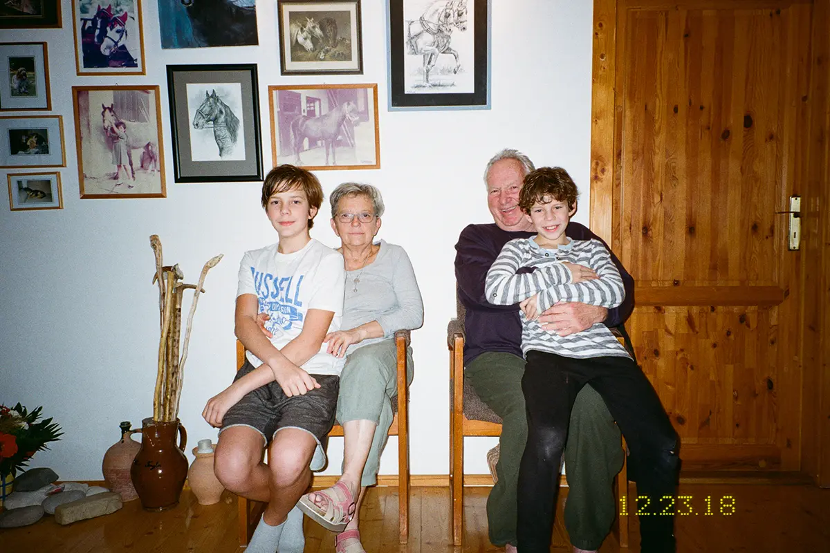 Marie Tomanova's memories, Mom and Radovan, Willy and Bojdi. A picture from2018