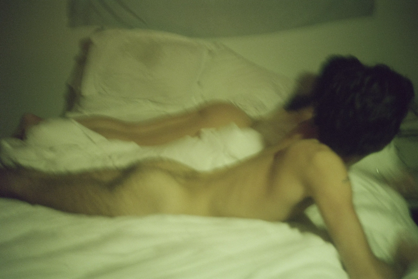 Naked bodues, Domino Leaha