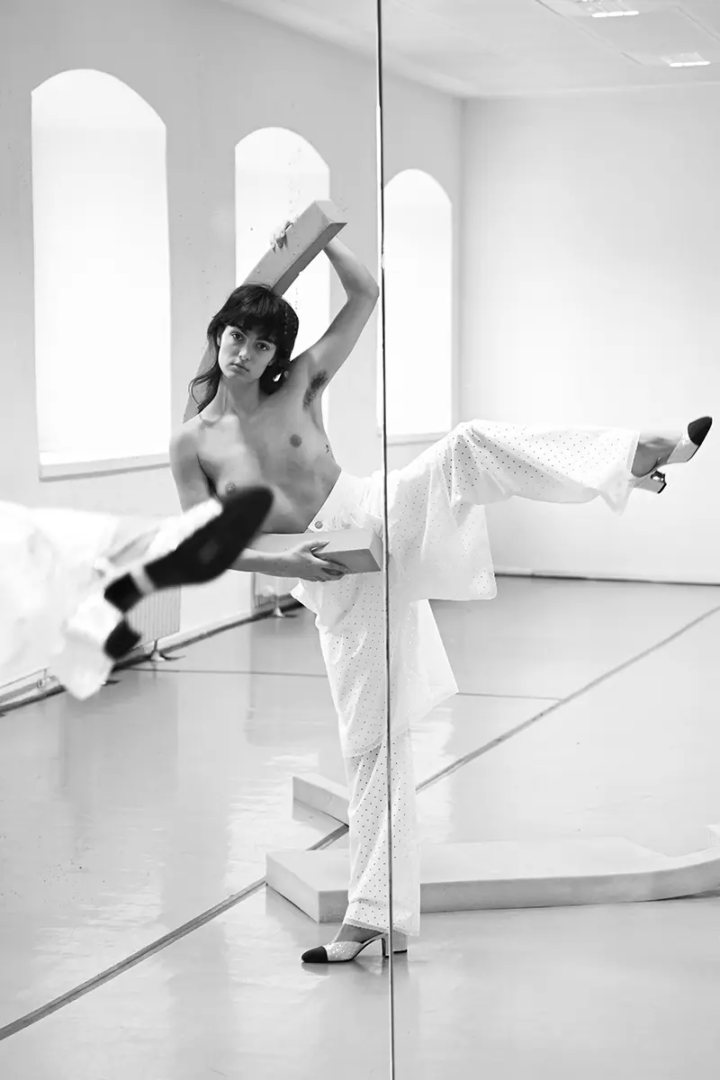 full look Chanel. Photography Isabelle Wenzel, styling Arianna Bonifazi