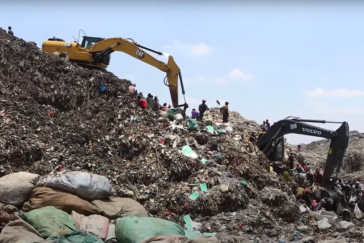 Lampoon, Clothing waste from Europe is harming people and nature in Kenya, Trashion documentary