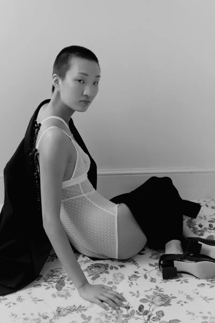 suit and shoes SHUSHUTONG, body stylist's own