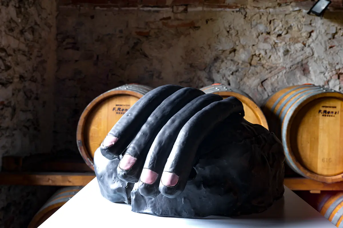 Marta Pierobon_Grotto Hand, 2022, Courtesy Apalazzo Gallery, Brescia