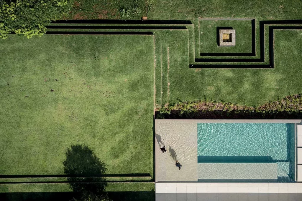 Quinta da Baroneza in São Paulo – garden and pool designed by studio Jacobsen Architecture. photography Fernando Guerra
