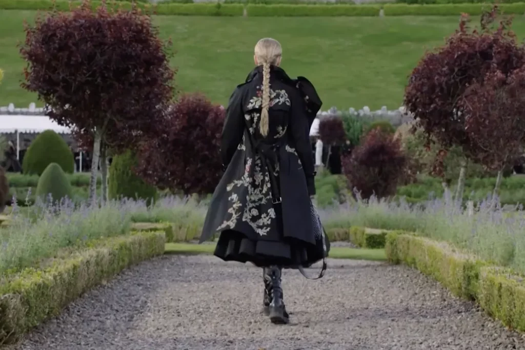 Drummond Castle, Dior Cruise 2025, Models walking in black dress