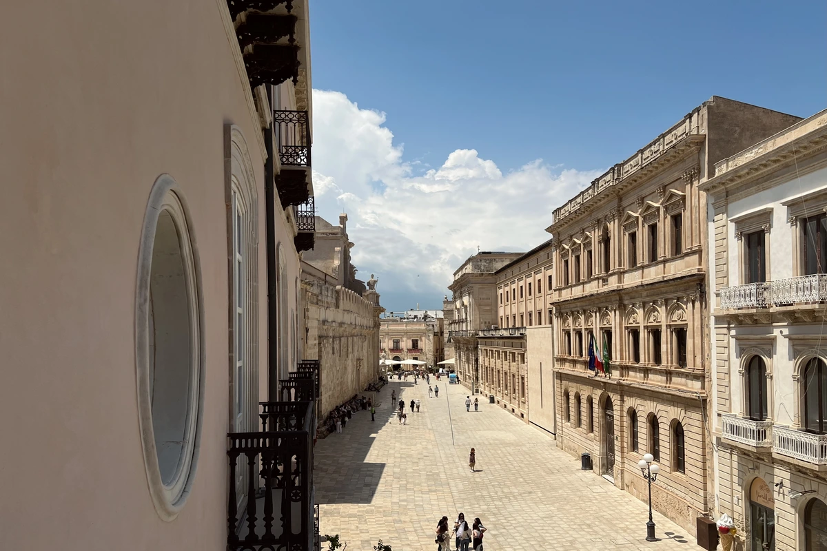 Palazzo Artemide, Ortigia, vista su via Minerva e Duomo