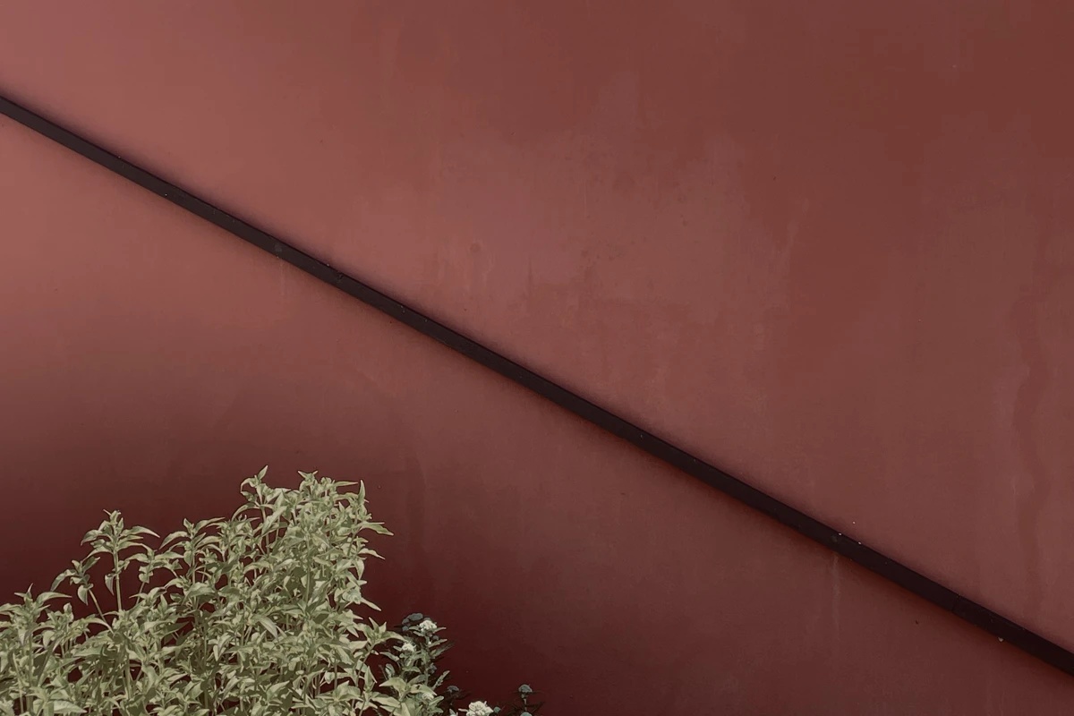 La Raia - Borgo Merlassino - details in red
