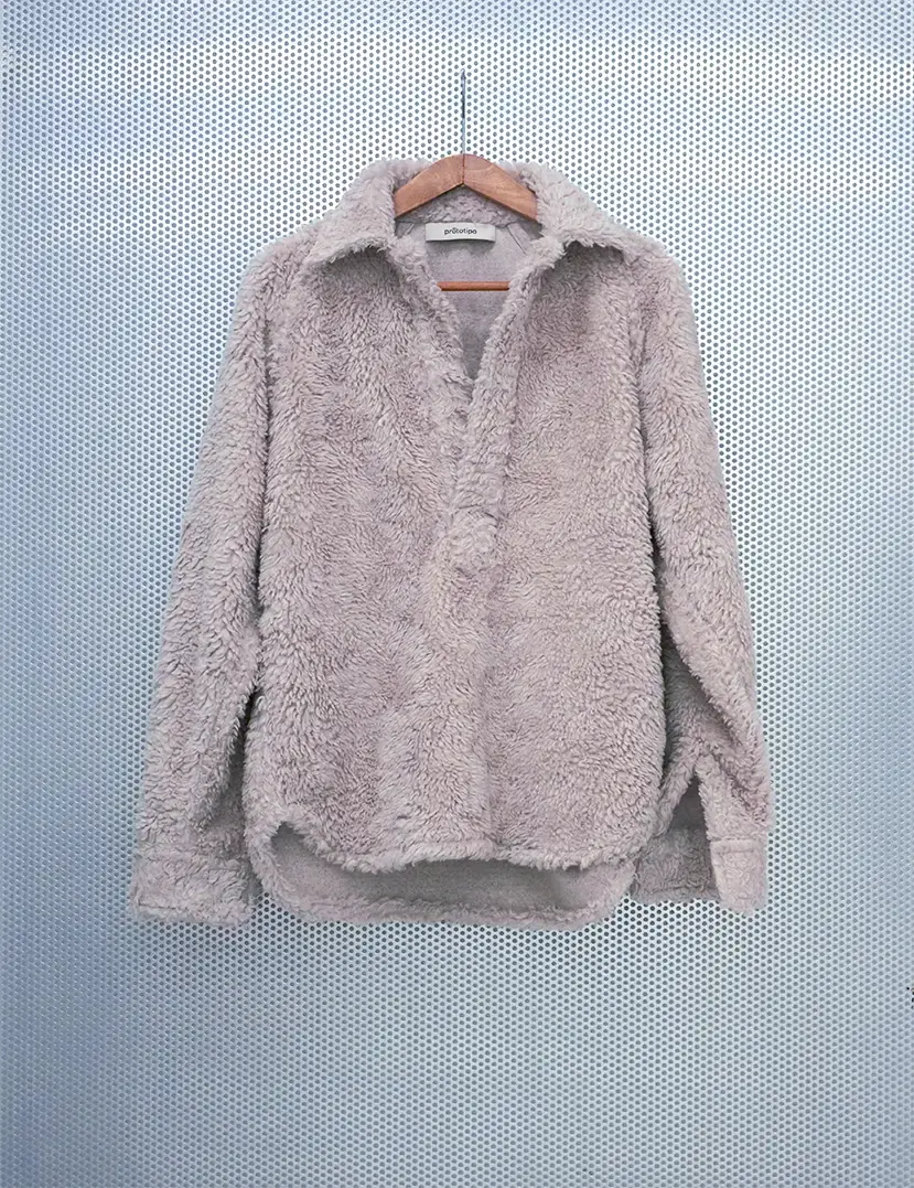 PRT.040.108 Polo Hemp Shirt with Fur Fabric made out of alpaca wool, silk and hemp, in natural cream white or anthracite gray front