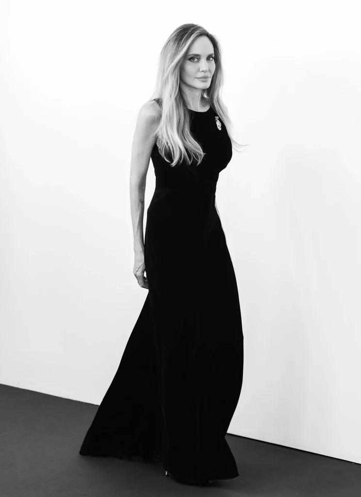 Angelina Jolie Press Conference BW 29 August