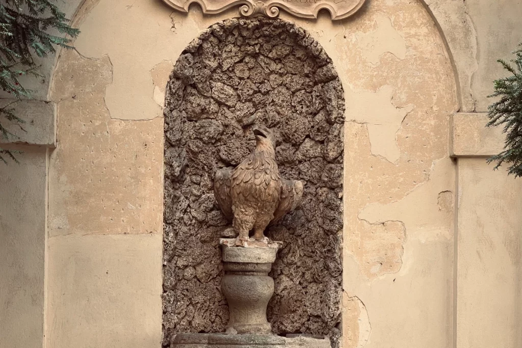 Castello del Catajo, Castello del Catajo, dettaglio degli esterni