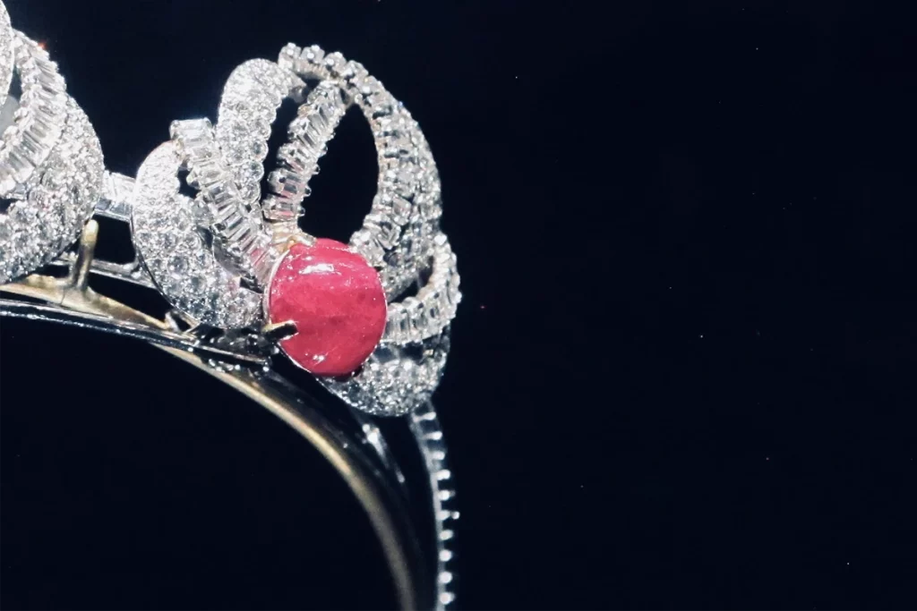 Cartier, The Power of Magic, tiara in diamanti e rubini, Cartier Parigi 1955, dettaglio
