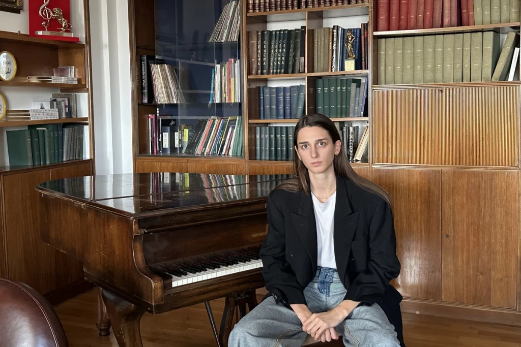 Emma Nolde durante l'intervista rilasciata a Lampoon