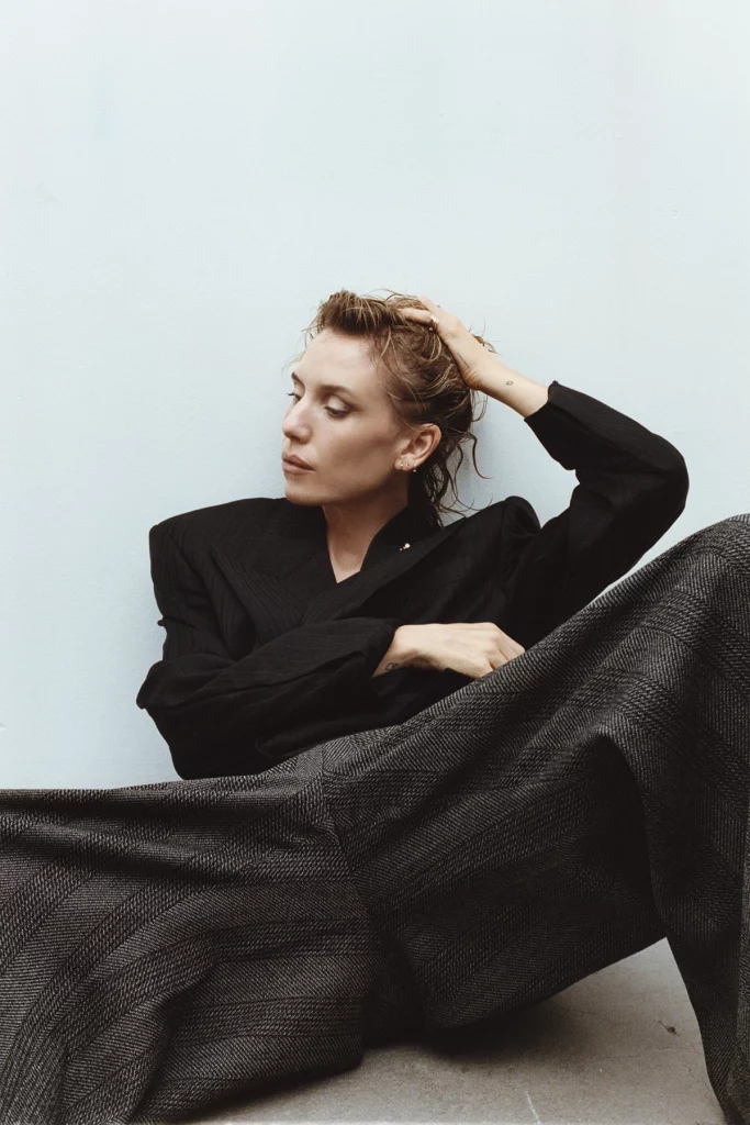 Lykke Li portrayed by Kobe Wagstaff
