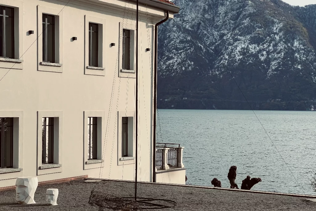 Musa Lago di Como, sculptures and the lake