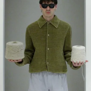 072.392 Velvet chenille corduroy hemp bomber jacket. Hemp and cotton fabric in a mud green color, with chenille knitted details_yarn ball