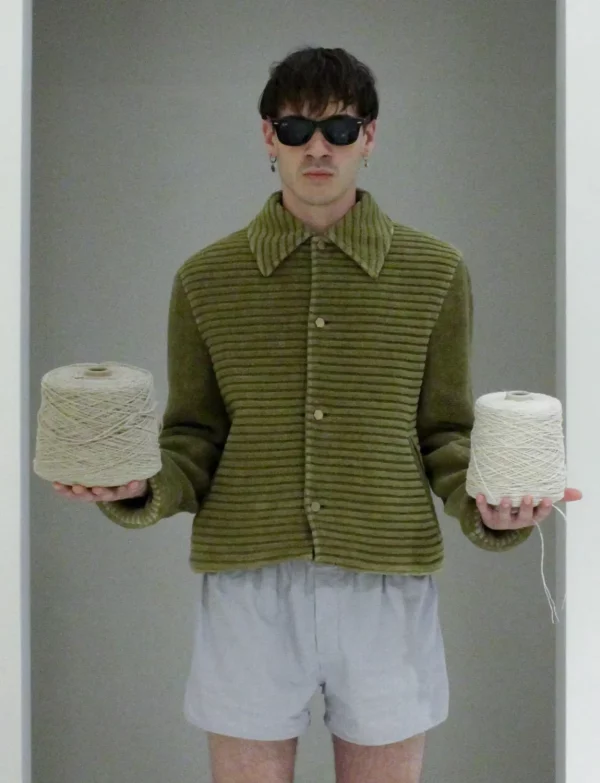 072.392 Velvet chenille corduroy hemp bomber jacket. Hemp and cotton fabric in a mud green color, with chenille knitted details_yarn ball