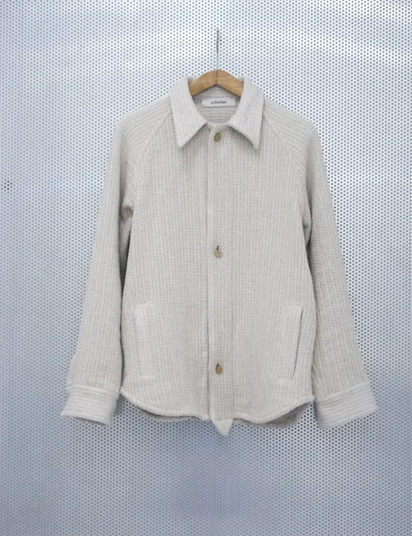 041.060 - Crafted in Italy this Handwoven Hemp Shirt features a relaxed fit, raglan sleeves, and a wide collar. Out of Hemp, Silk and Linen textile