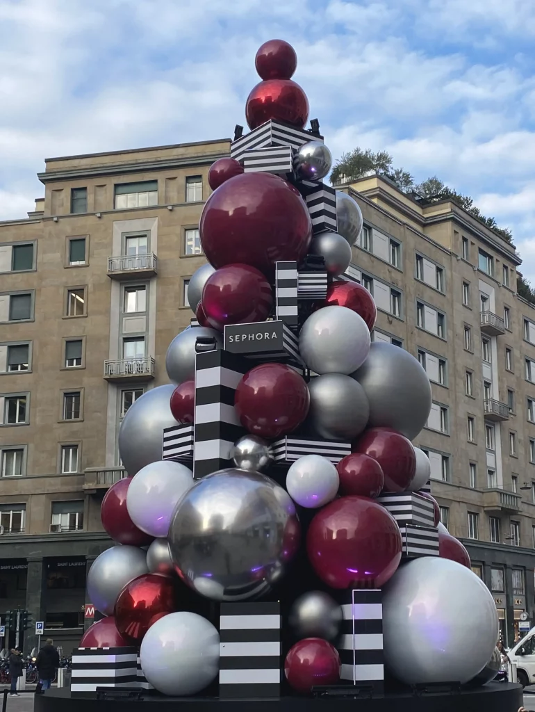 L'albero di Natale di Piazza San Babila