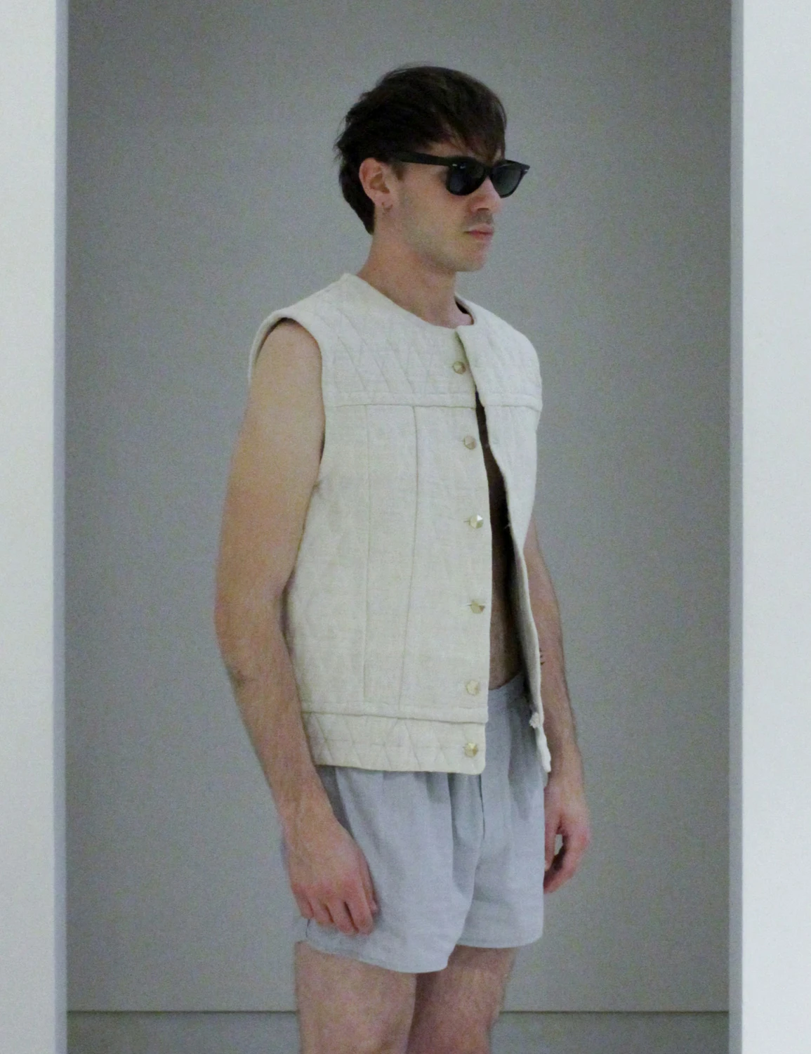 060.351-Hemp-canvas-vest-classic-pattern-quilted-and-padded-with-felt-hemp-hexagonal-cufflinks-buttons