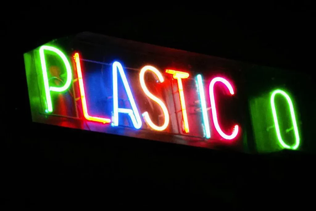 L'insegna del Plastic, Milano