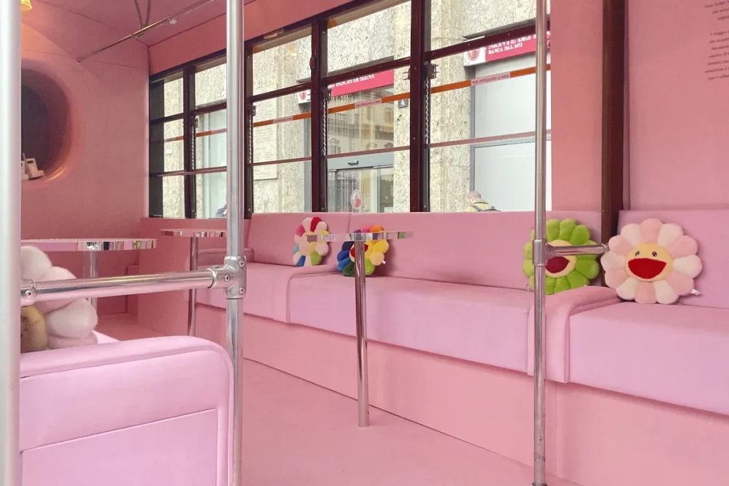 Louis Vuitton x Murakami, tram caffè letterario