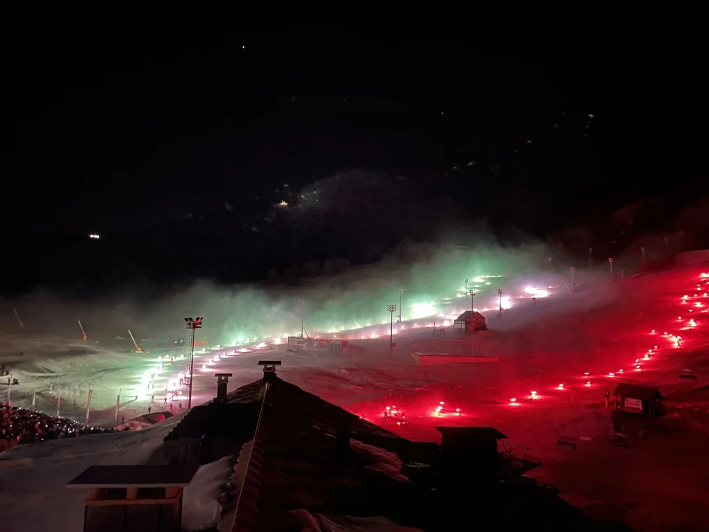 La fiaccolata della Scuola Italiana di Sci a Sestriere, 30 dicembre 2024