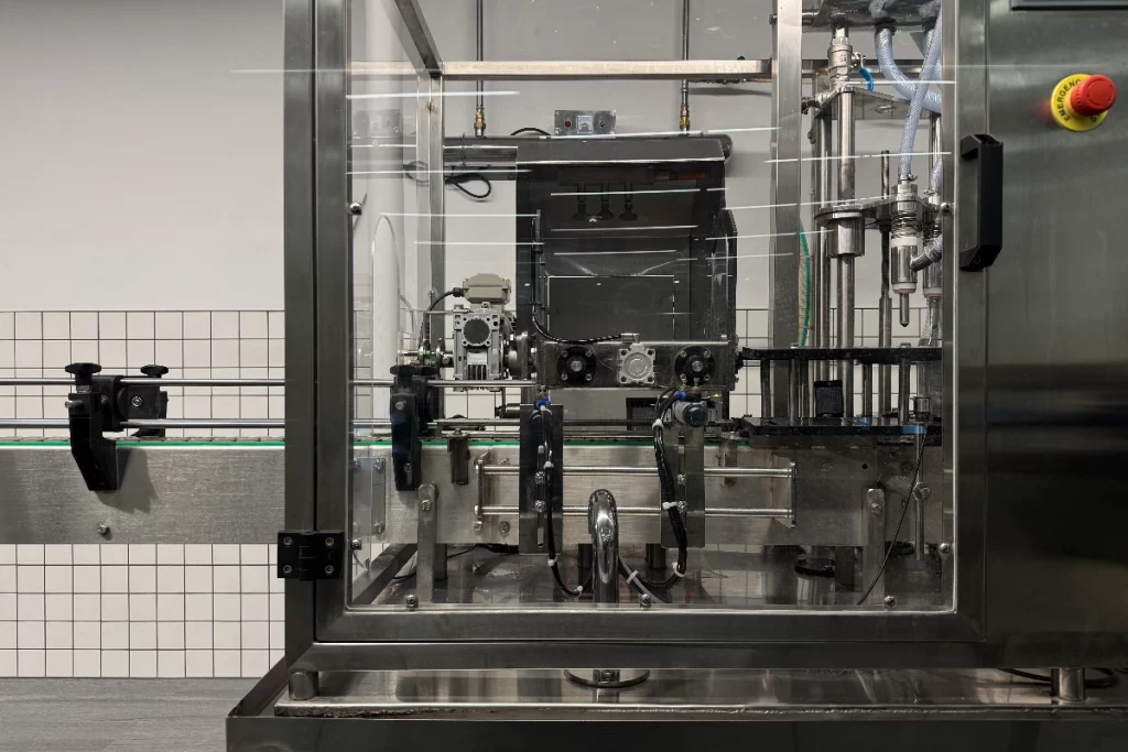 Alpine water with a natural pH of 8.2 is filtered on site and bottled in view of passers‑by