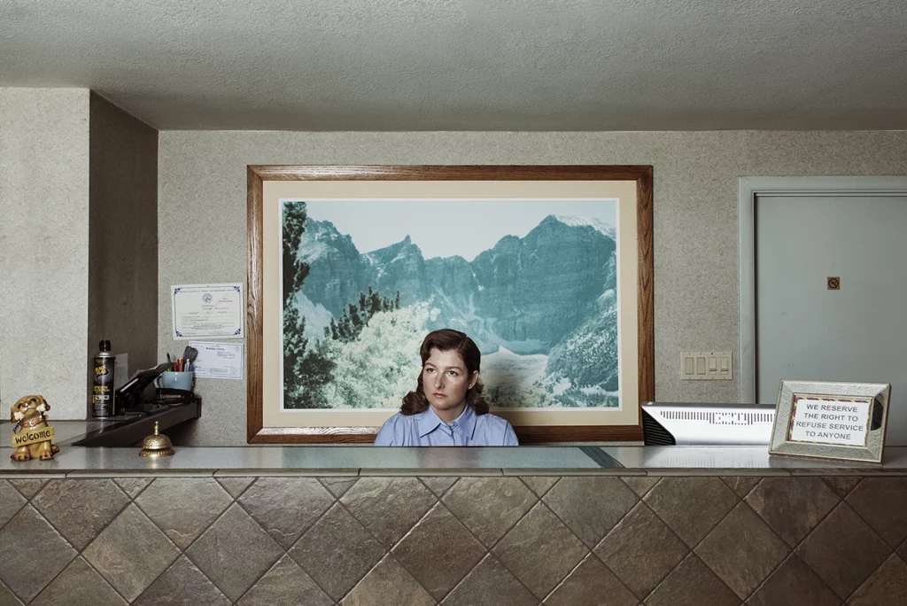 Robin as The Receptionist (c) Robin de Puy