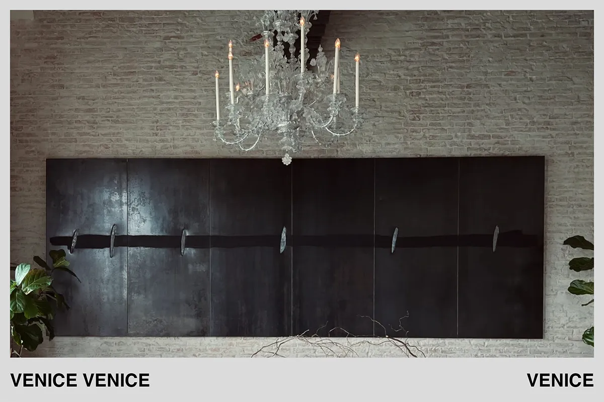 the largest suite in Venice|Mirror with ancient clay|Venice M'Art Store|Venice M'Art Store plays with the design of an Italian Alimentari|The Venice Venice