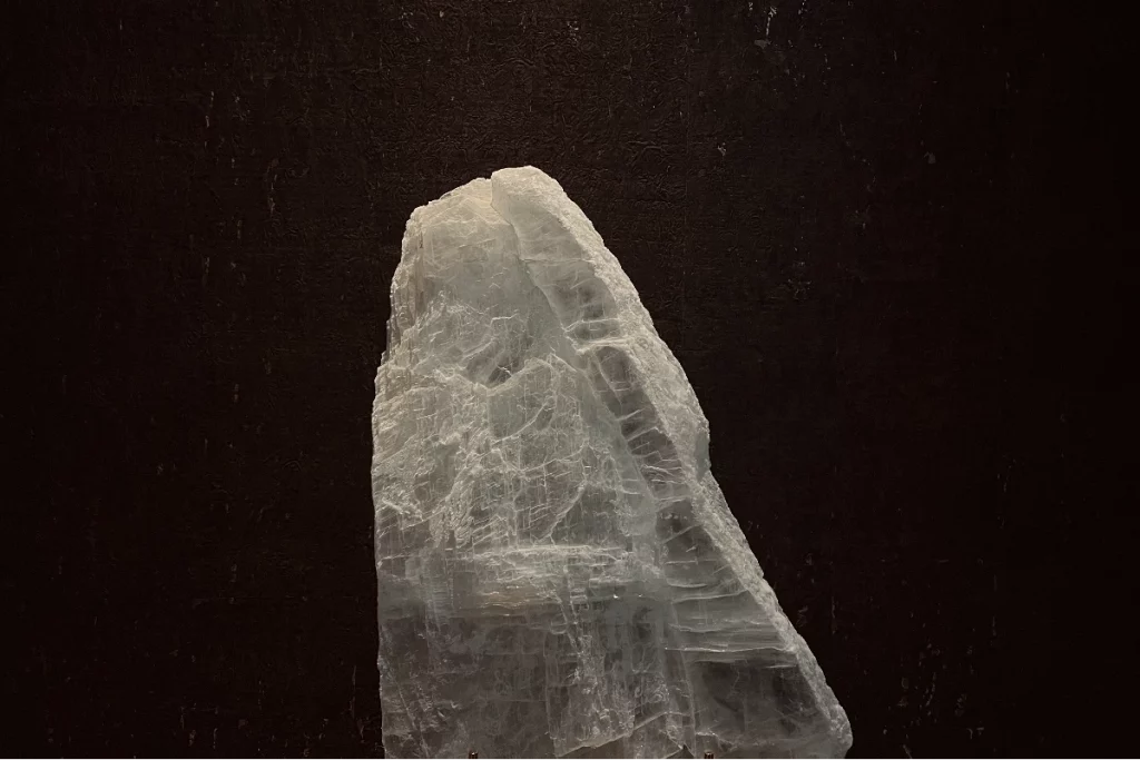 Sculpture that mimics the Alps