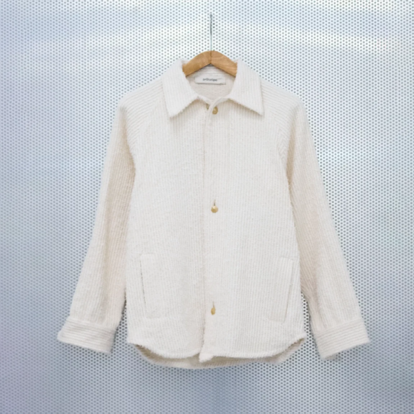 041.012_Shirt in Hemp Chenille with hexagonal convertible cufflinks in brass_vS