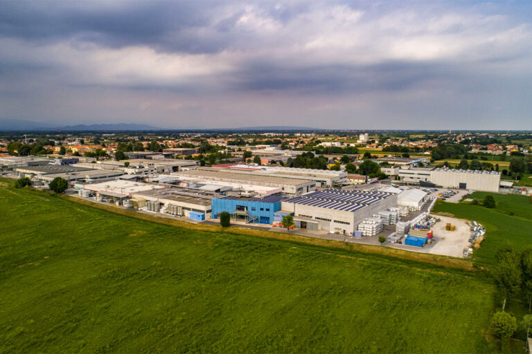 Stabilimento Pettenon Cosmetics S.p.A. San Martino di Lupari|Lampoon intervista a Afsoon Neginy