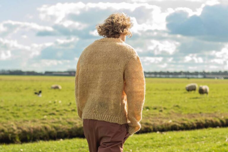 Zsofia Kollar presents Human Material Loop|Details of a sweater made with fibers from hair – Zsofia Kollar|