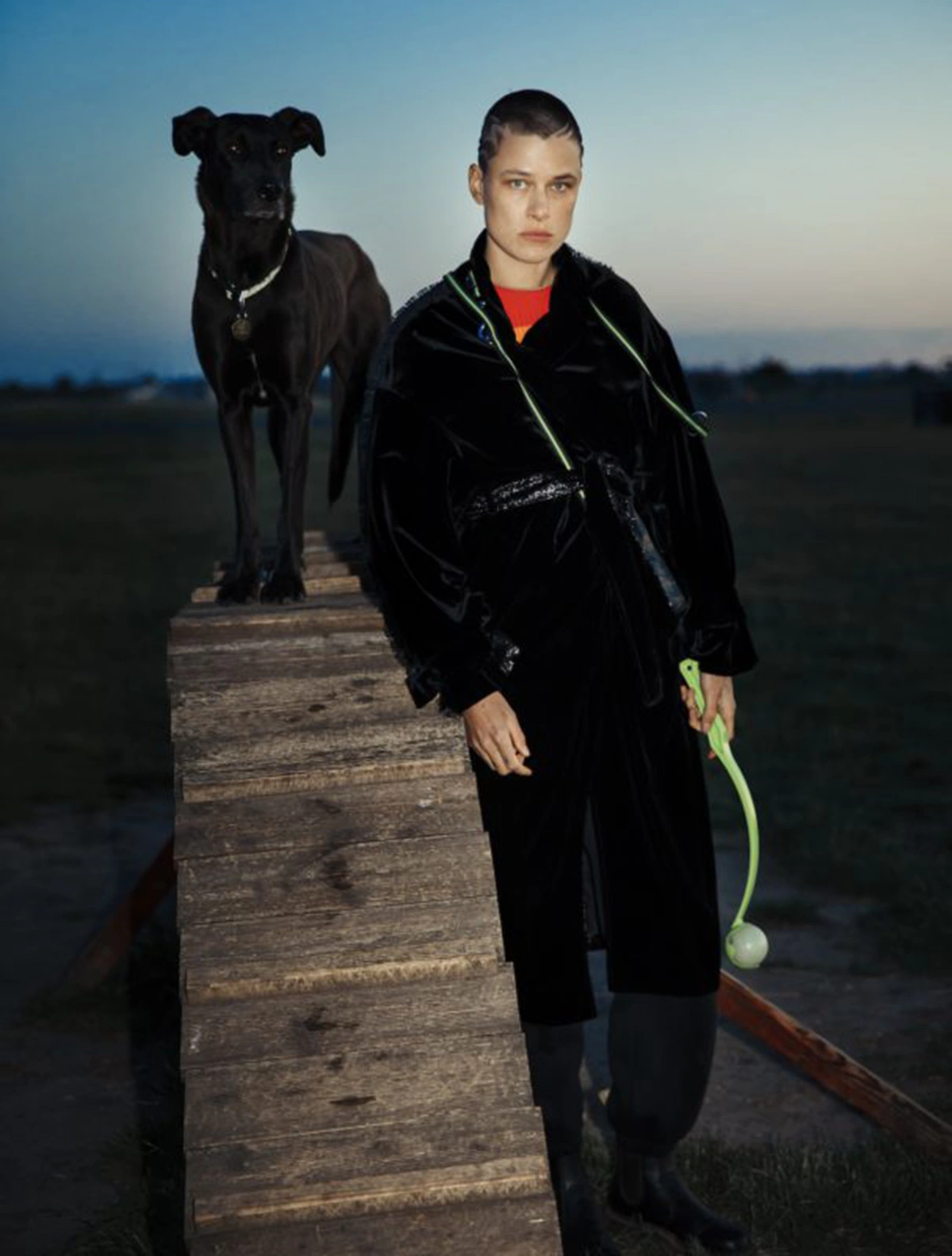 Lampoon 22, total look G Armani - Photography Nadine Frankzkowski