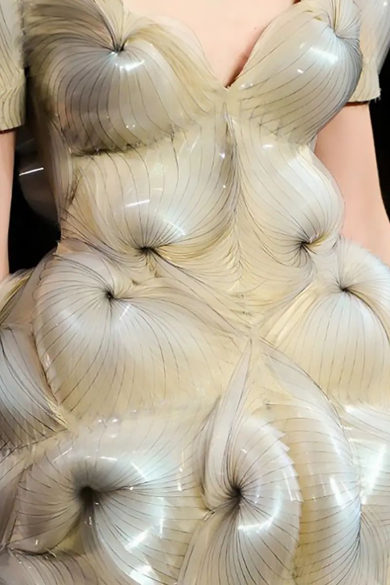 4d is the evolution of 3d print. In the picture Iris Van Herpen dress