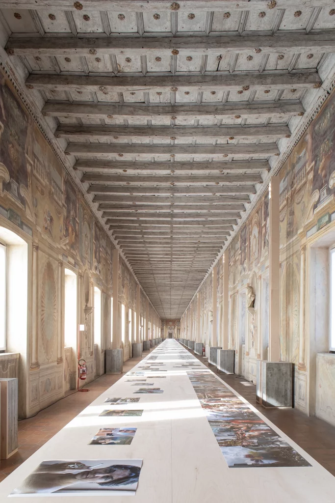 7 ½_Juergen Teller_Galleria degli Antichi_ph Fondazione Sabbioneta Heritage _ Giuseppe Gradella