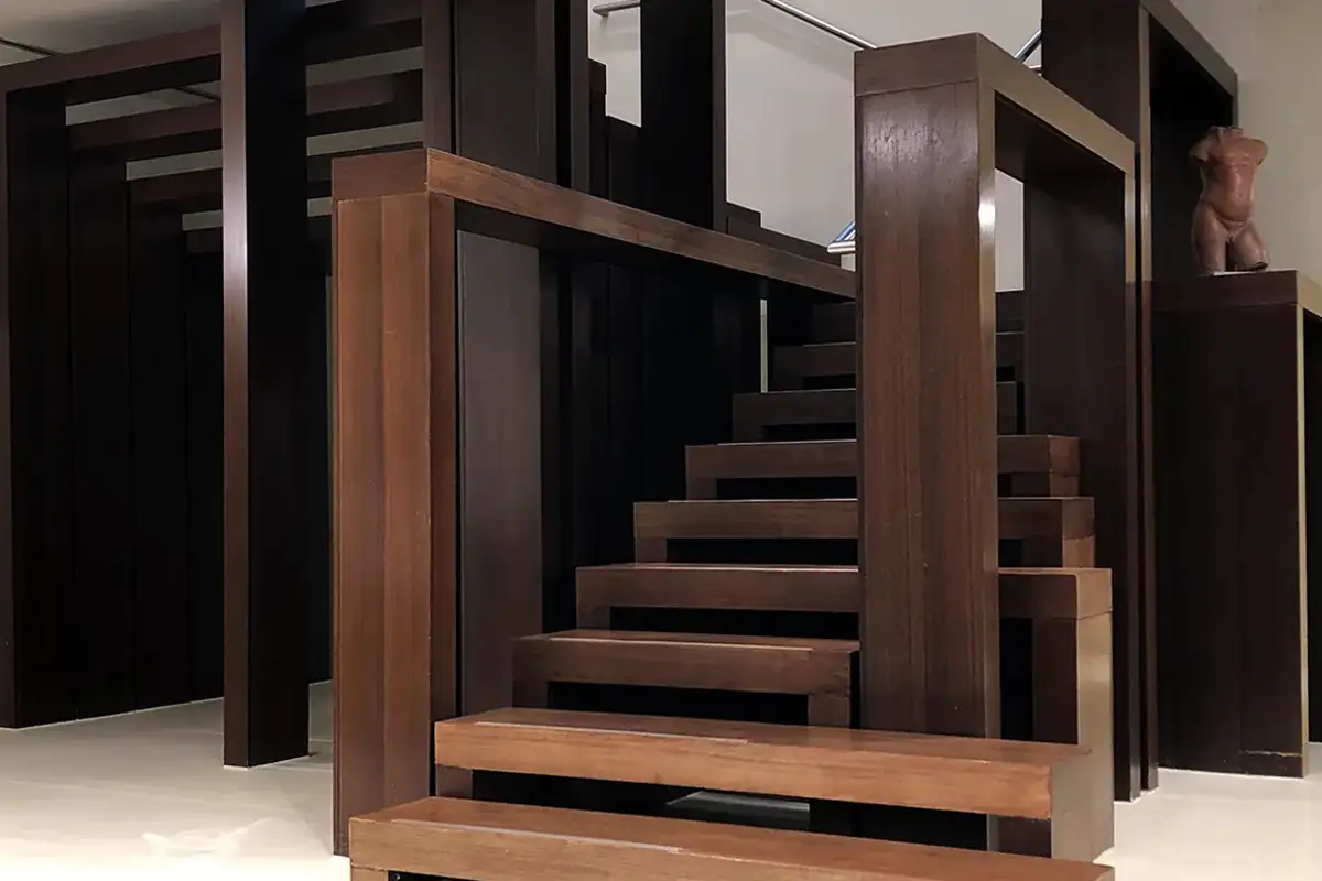 A view of the stairs designed by Gae Aulenti for Carlo Tivioli